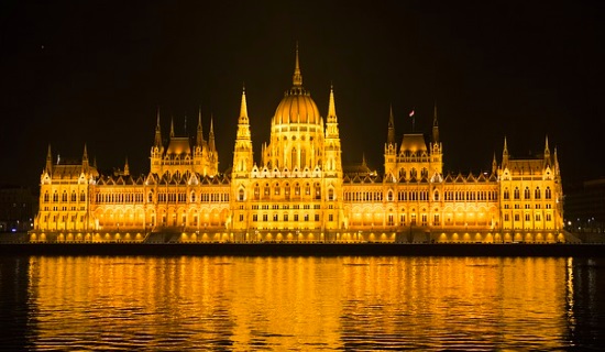 Parlament Ungarn bei Nacht